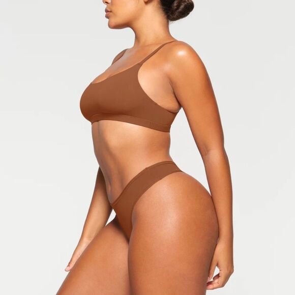 NwOT FITS EVERYBODY SCOOP BRALETTE - Picture 3 of 8